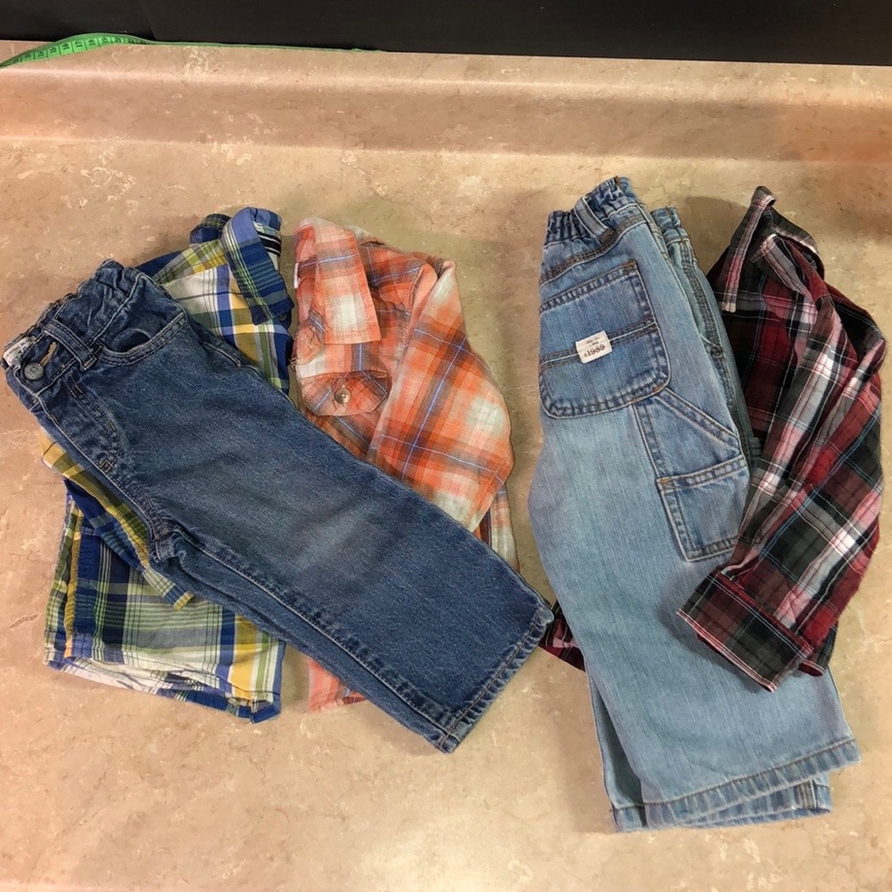 Boys 18-24m lot - 3 Buttondown shirts / 2 jeans